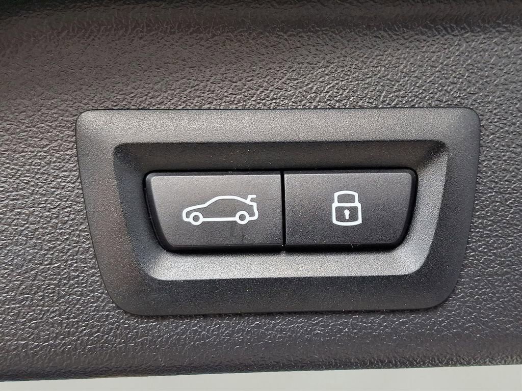 Used 2025 BMW X5 xDrive50e w/ Climate Comfort Package image 28