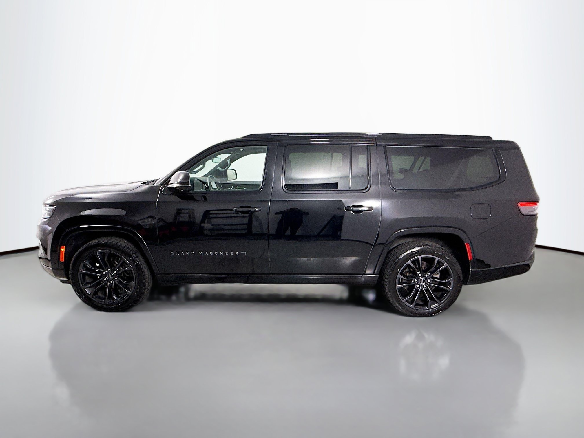 Used 2024 Jeep Grand Wagoneer L Series II w/ Quick Order Packagew 28T AWD/4WD image 4