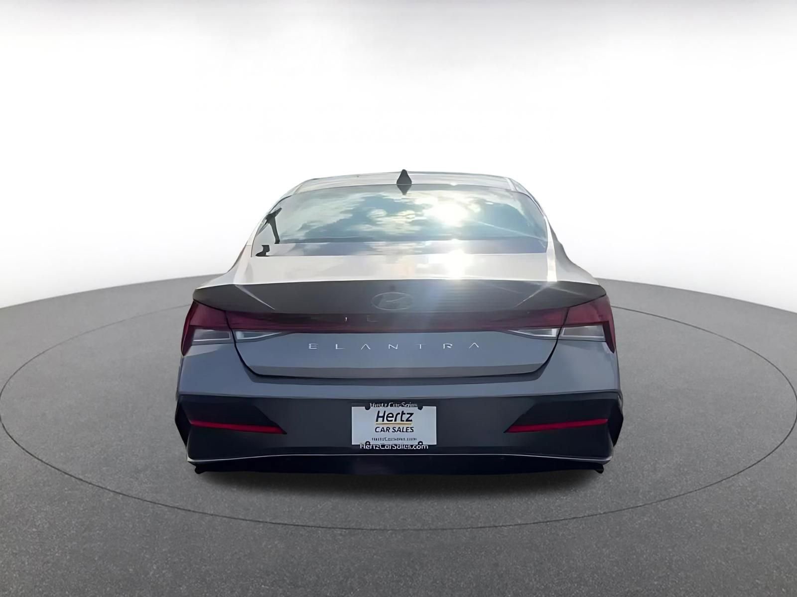 Used 2025 Hyundai Elantra SEL image 12