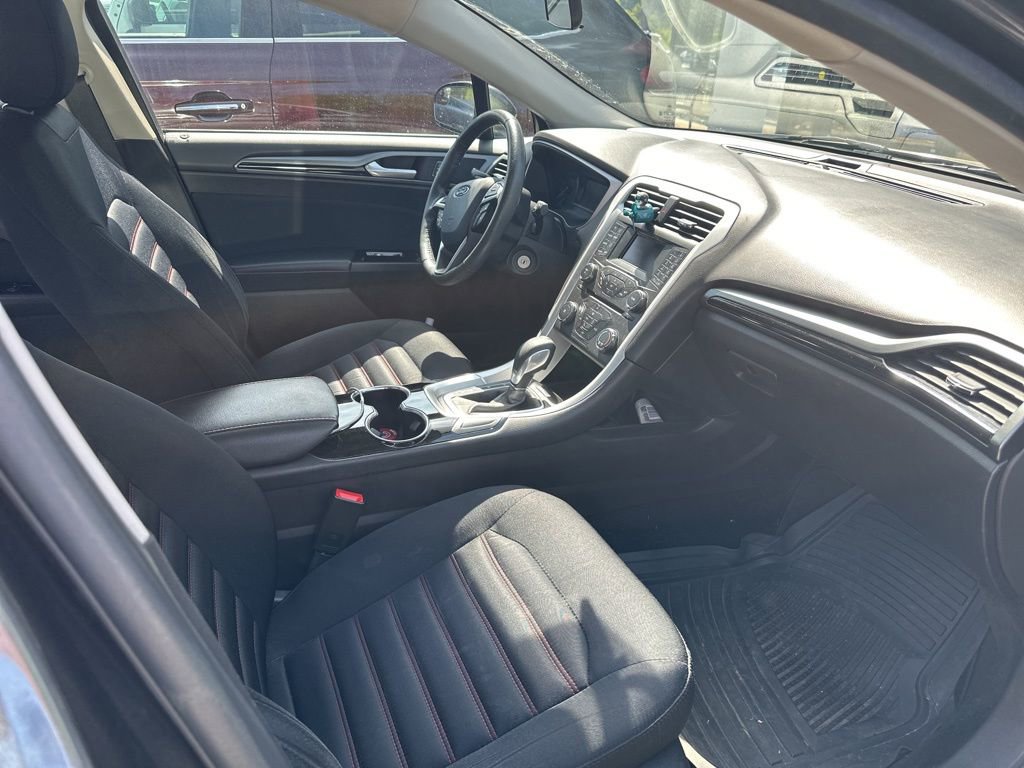 Used 2016 Ford Fusion SE w/ Equipment Group 201A image 7