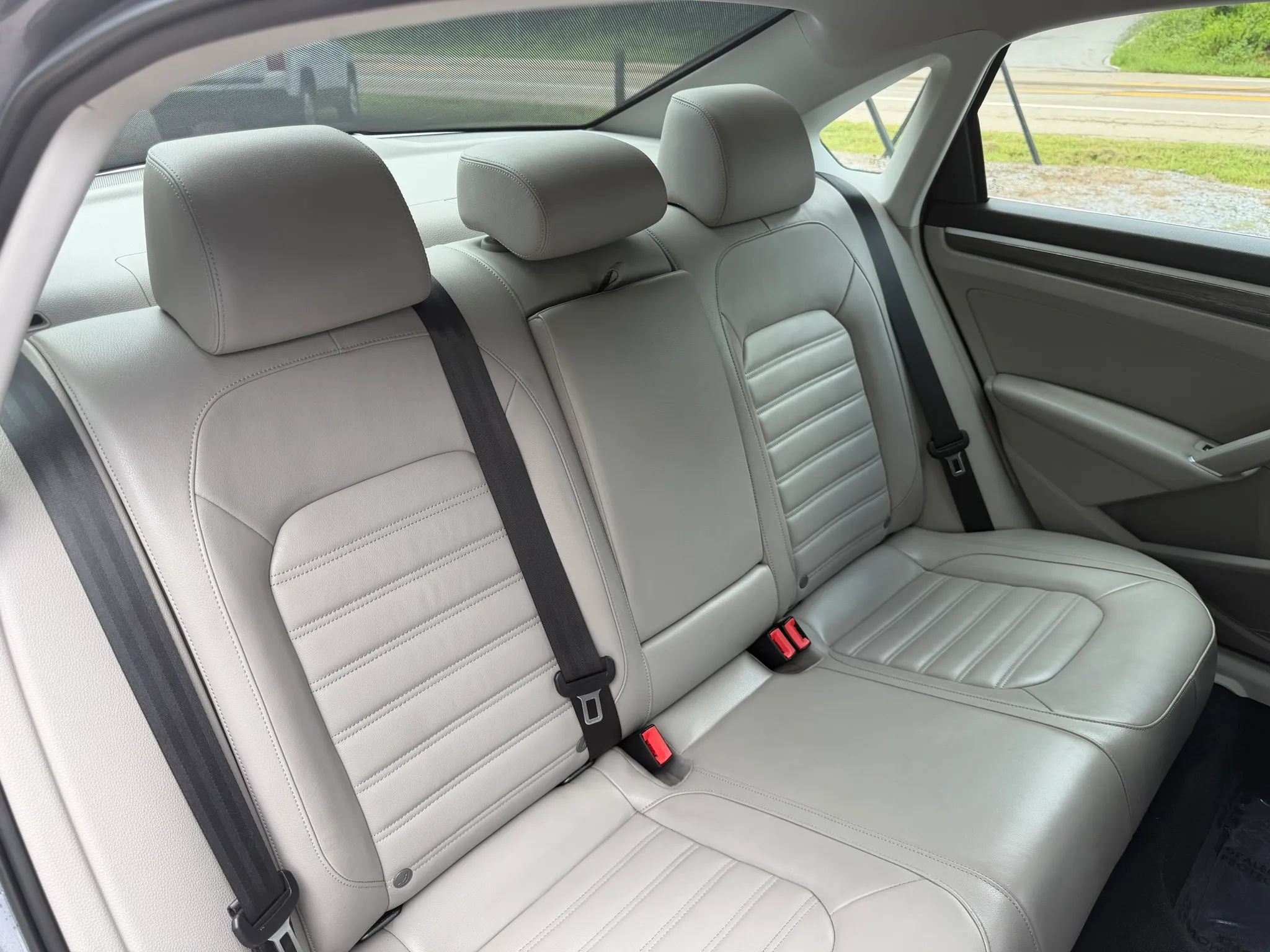 Used 2016 Volkswagen Passat 3.6 SEL Premium FWD image 24