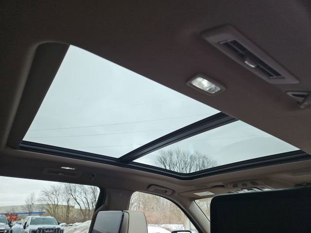 New 2026 GMC Yukon XL Denali w/ Denali Reserve Package image 18