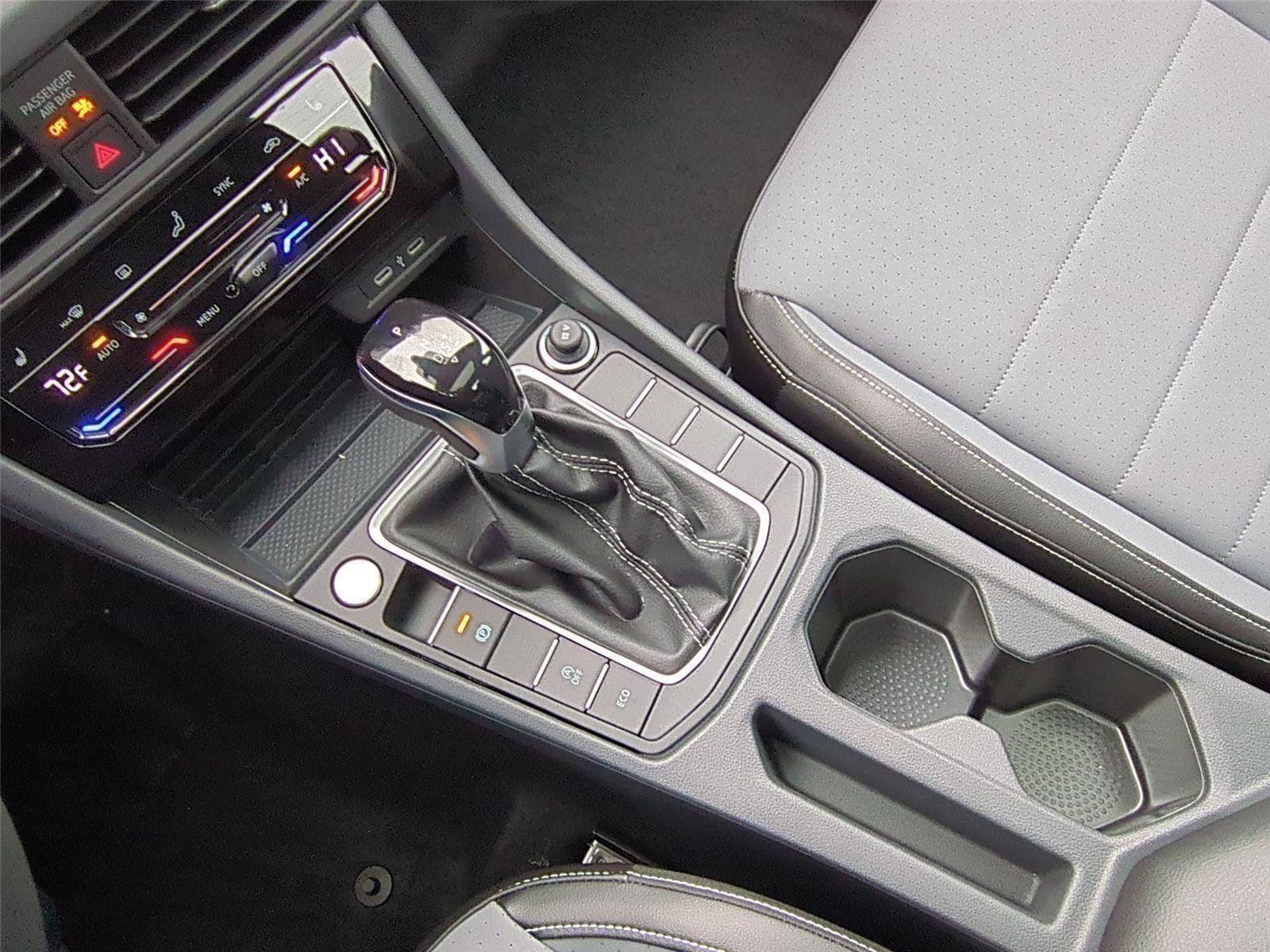 New 2026 Volkswagen Jetta SE FWD image 13