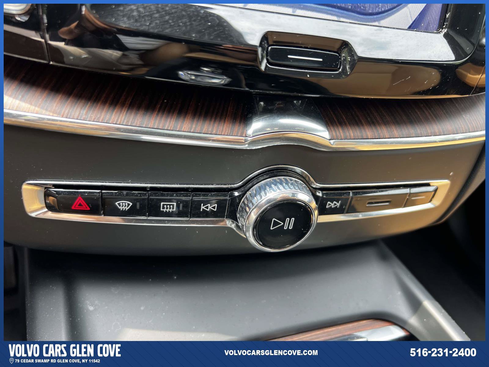 Certified 2025 Volvo XC60 B5 Ultra w/ Protection Package Premier AWD/4WD image 29