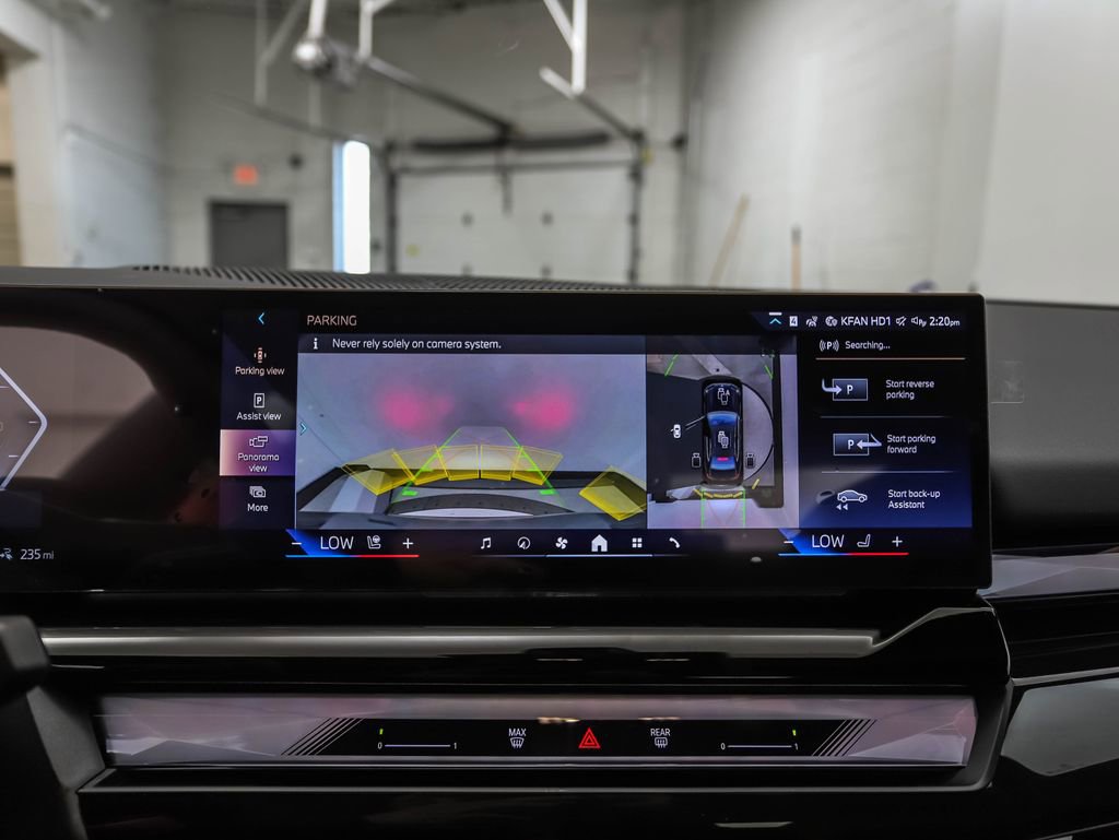 Used 2025 BMW i5 xDrive40 w/ Premium Package image 18