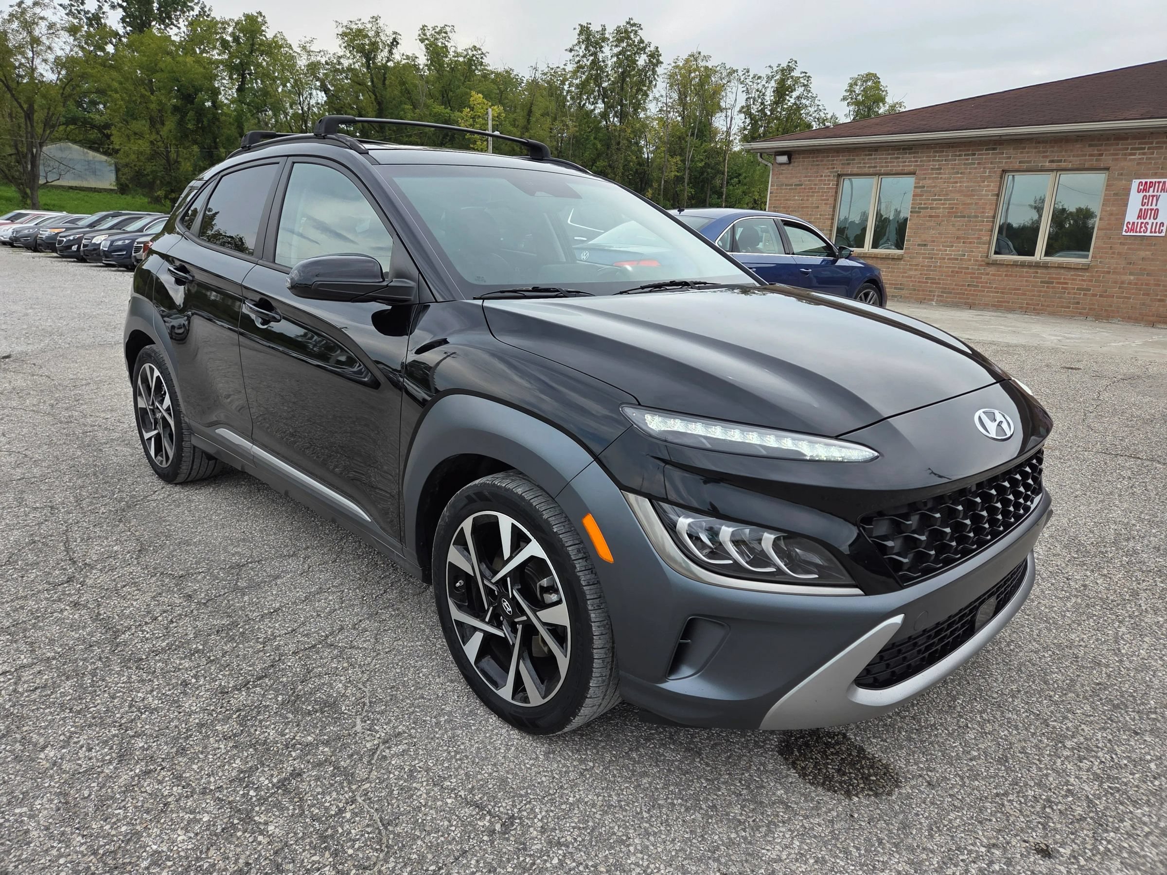 Used 2022 Hyundai Kona Limited FWD image 3