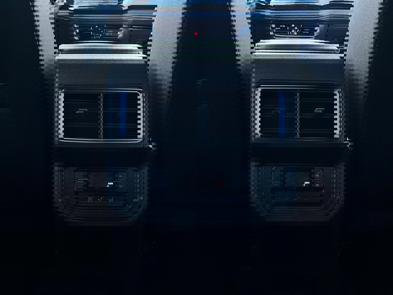 Used 2025 Volkswagen Atlas SE image 14