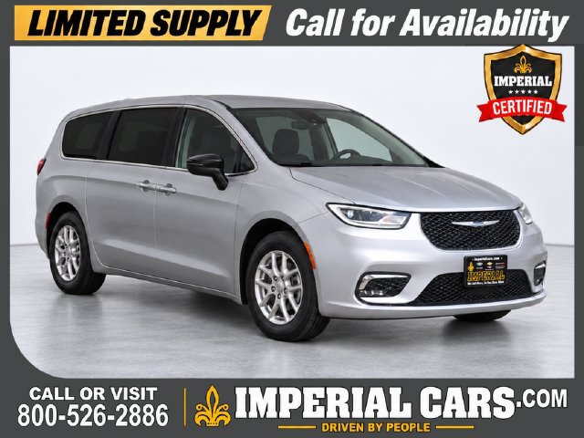 Used 2026 Chrysler Pacifica Select