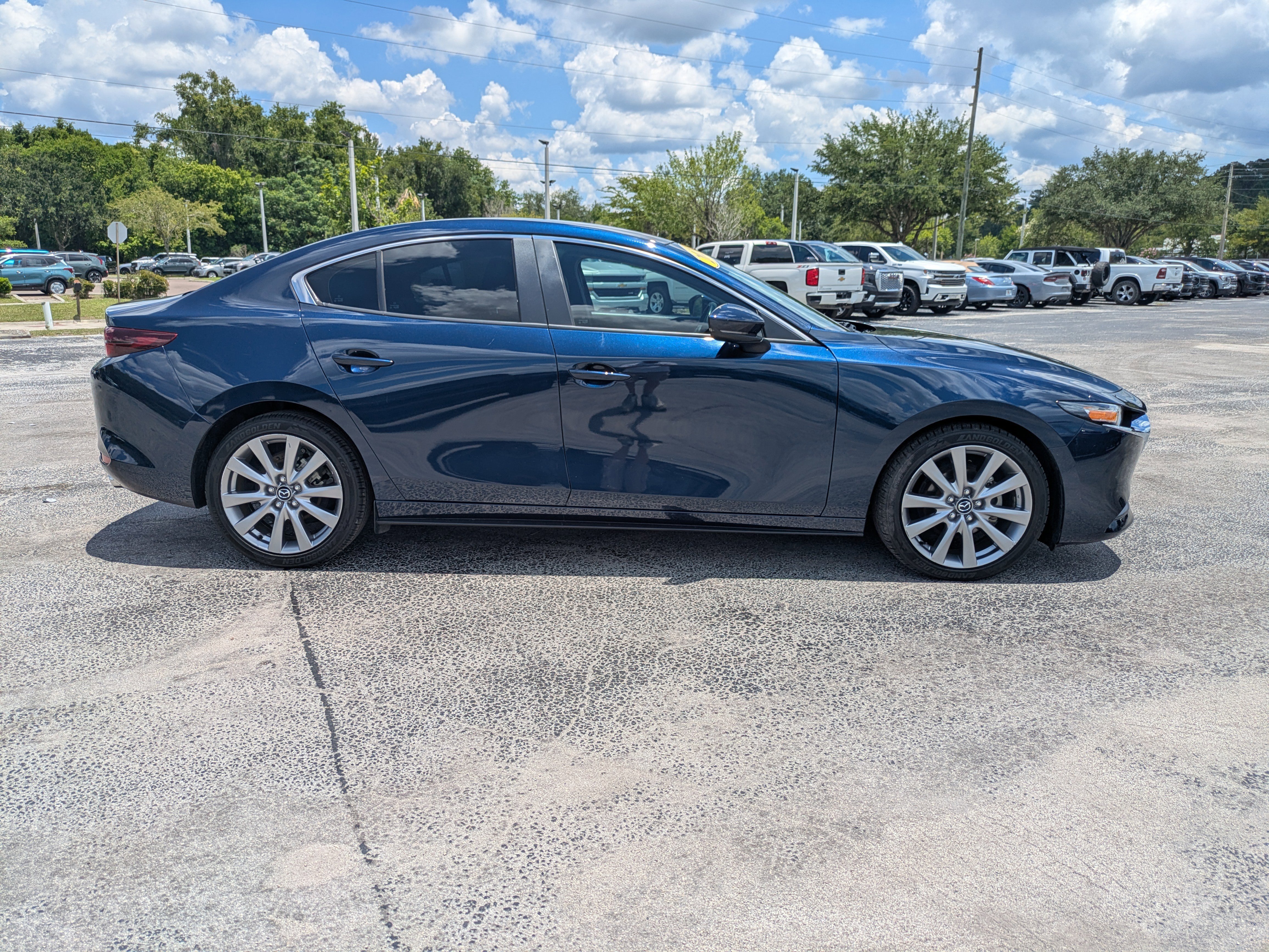 Used 2021 MAZDA MAZDA3 s FWD image 3