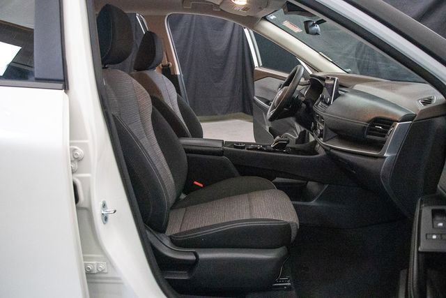 Used 2023 Nissan Rogue SV AWD/4WD image 16