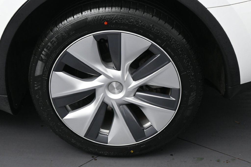 Used 2023 Tesla Model Y Long Range AWD/4WD image 12