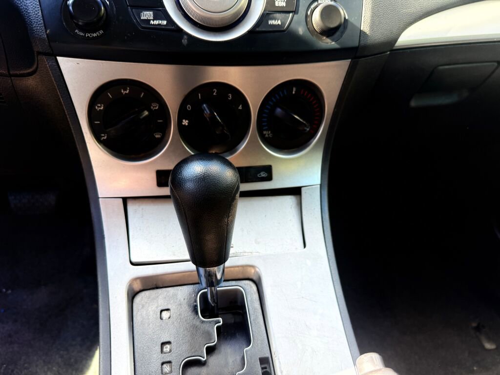 Used 2011 MAZDA MAZDA3 i Touring image 10