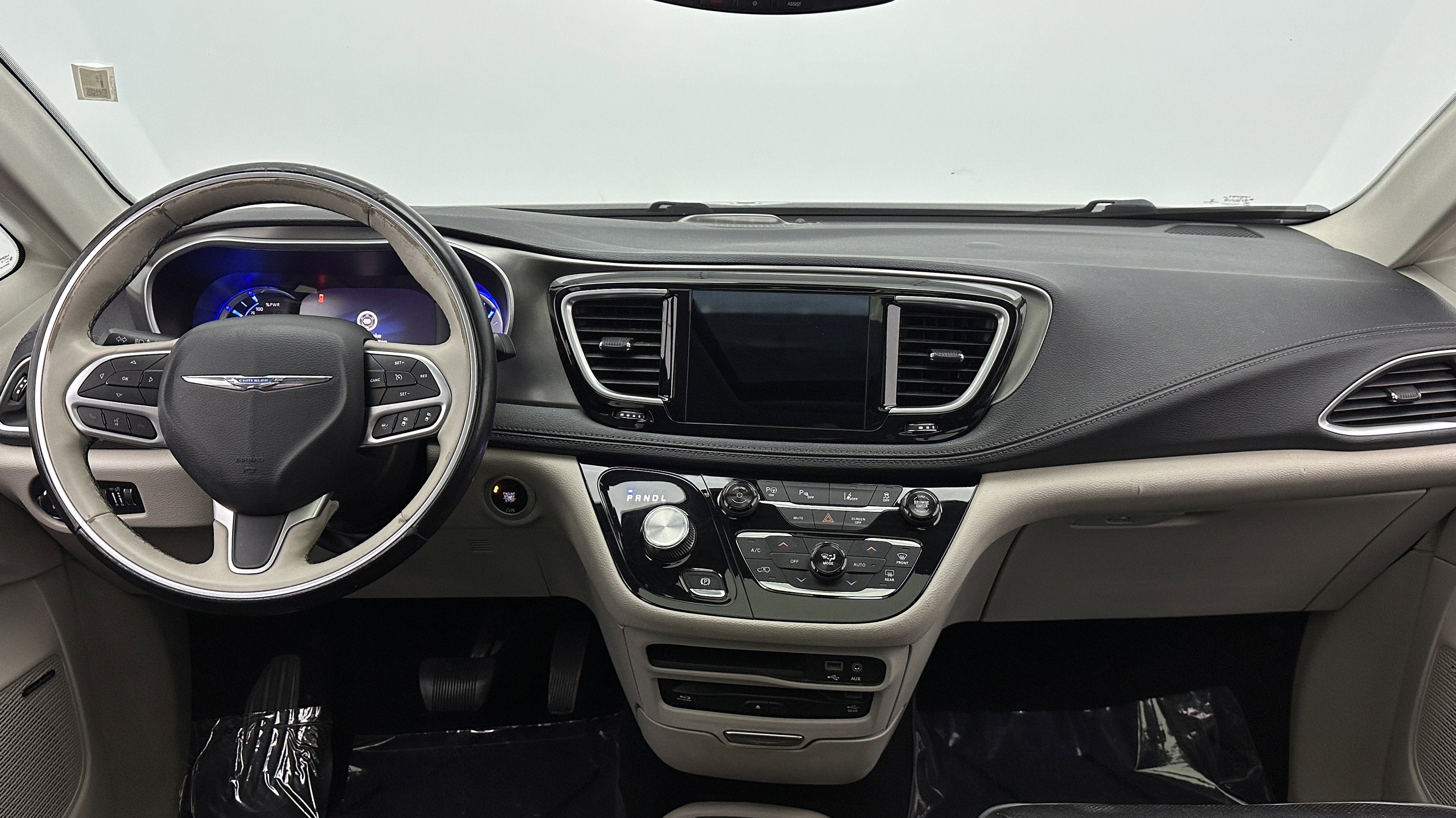 Used 2018 Chrysler Pacifica Limited w/ Advanced Safetytec Group FWD image 26