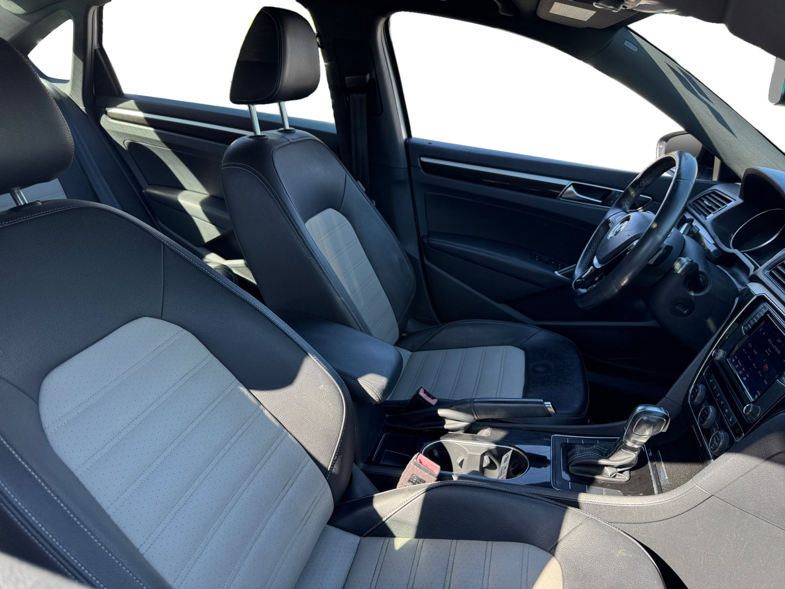Used 2018 Volkswagen Passat 3.6 FWD image 15