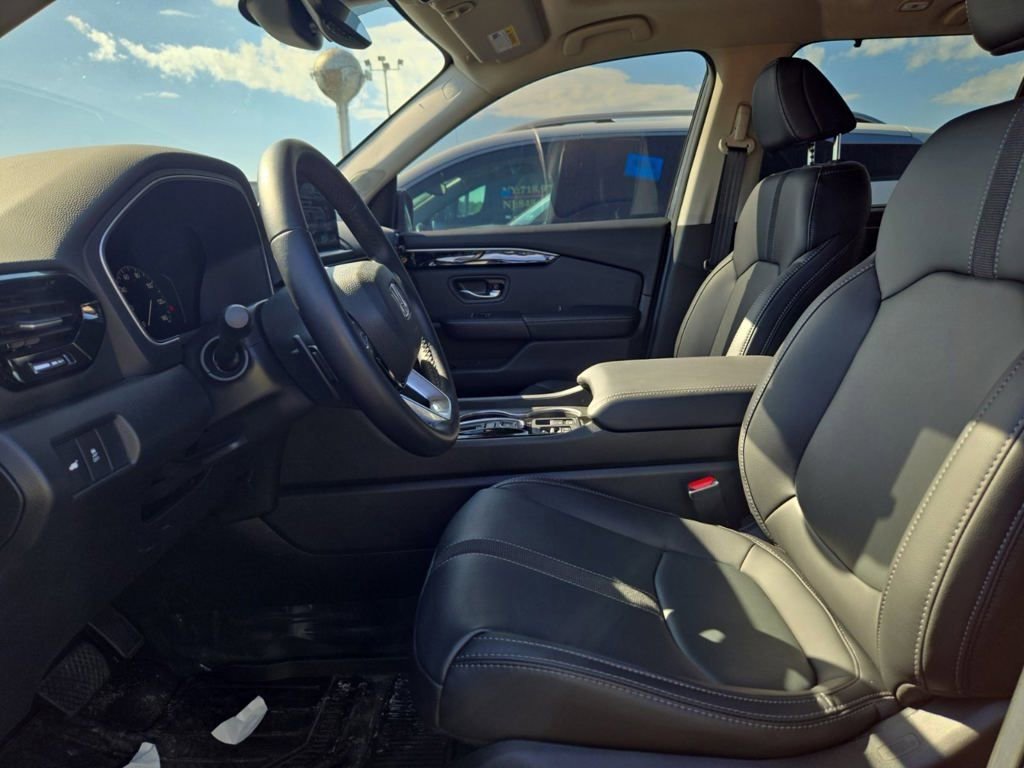 Used 2025 Honda Pilot Touring image 8