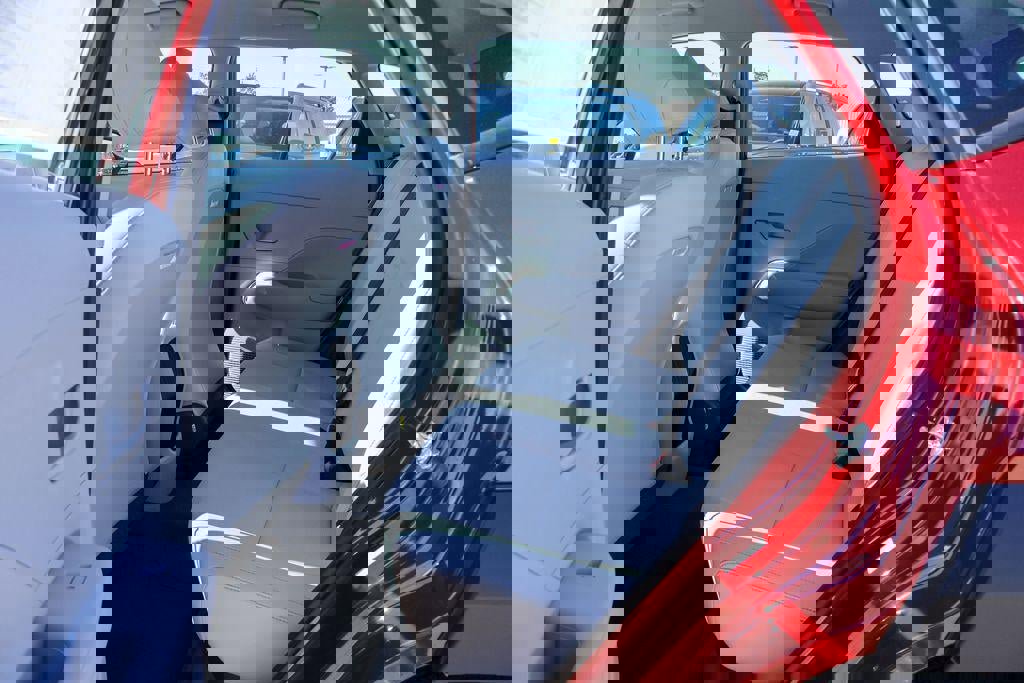 New 2026 Hyundai Kona SE image 9