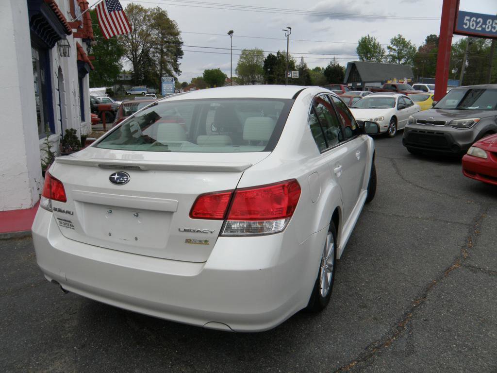 Used 2010 Subaru Legacy 2.5i Premium image 3