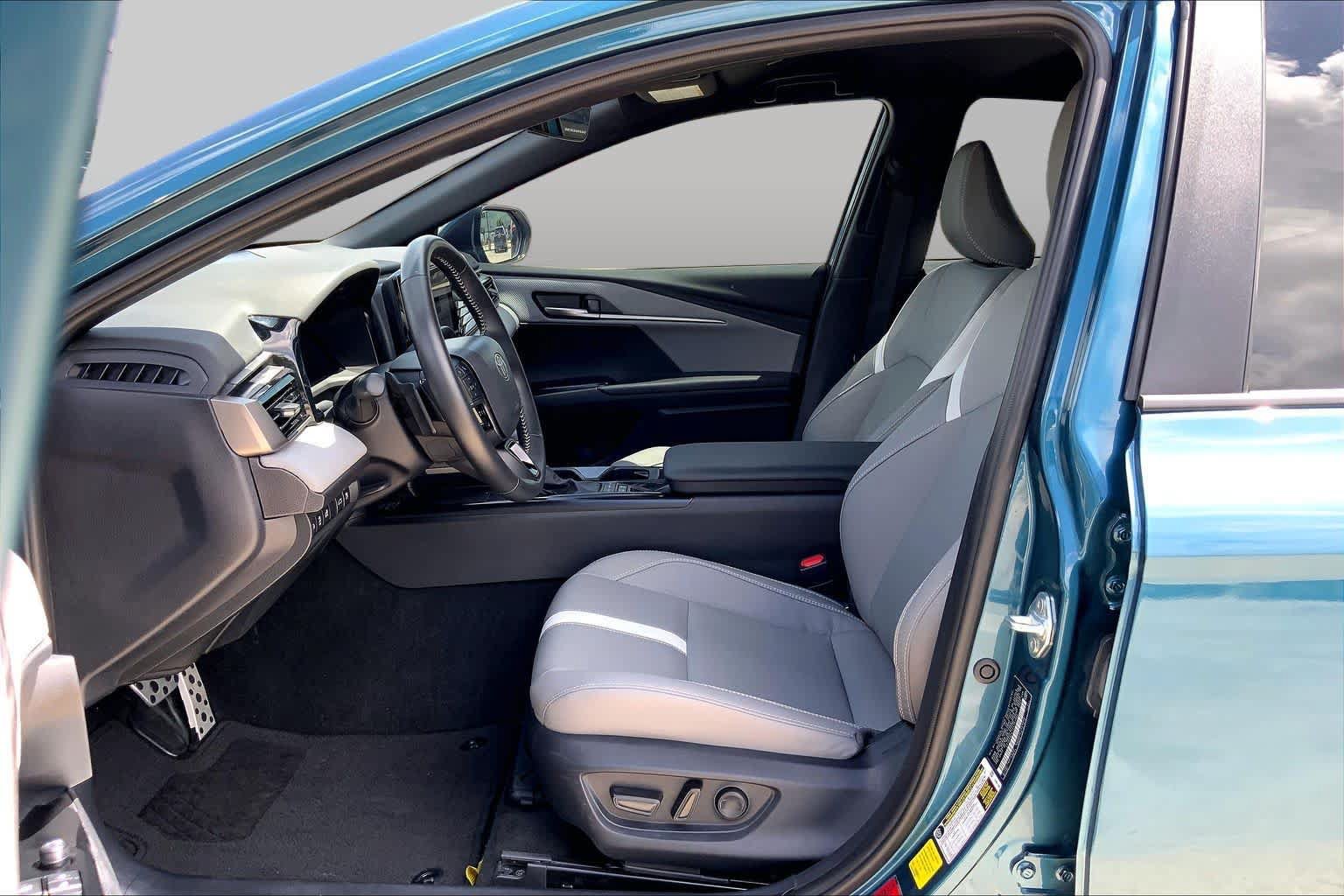 Used 2025 Toyota Camry SE FWD image 15