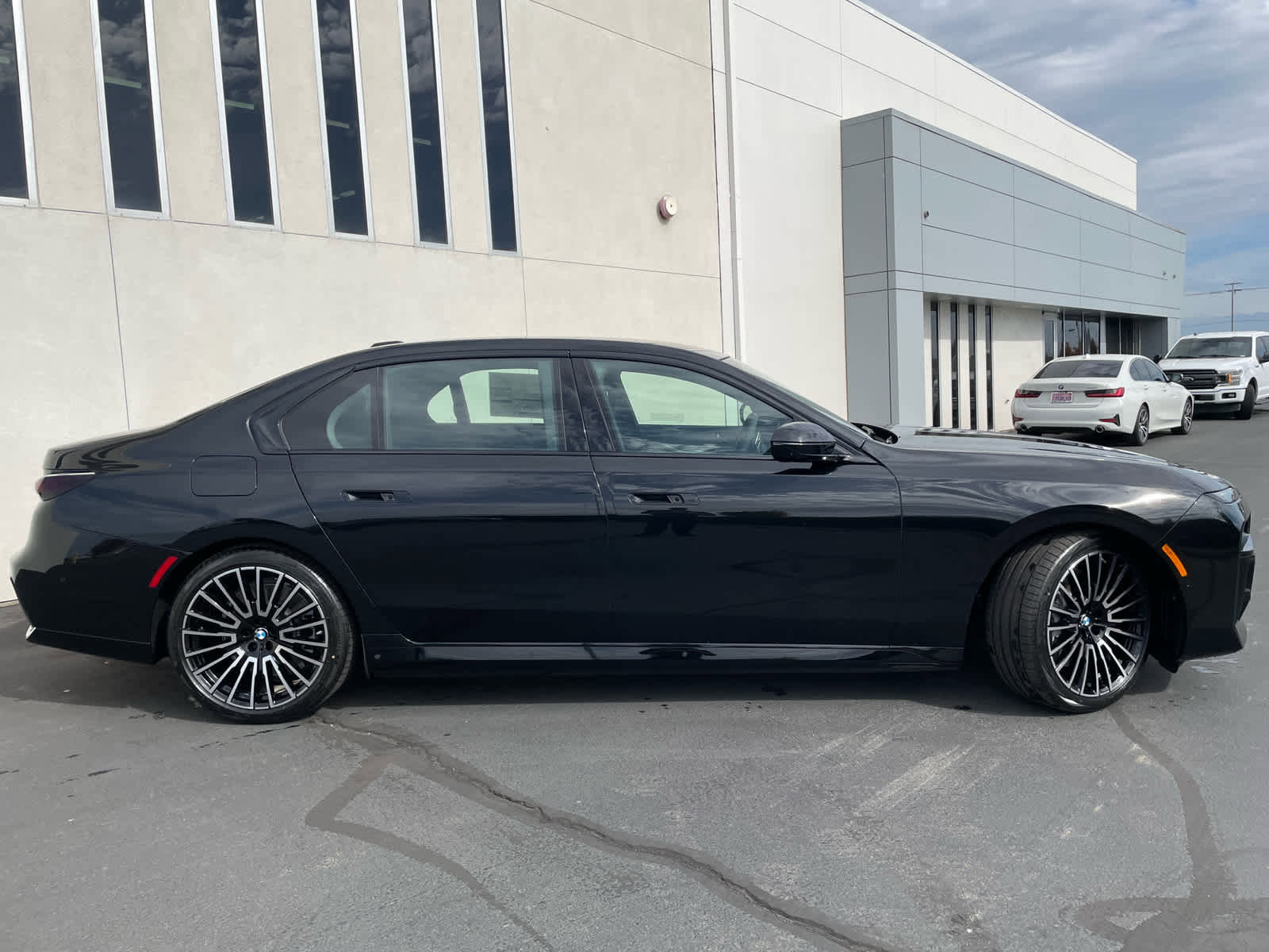 New 2026 BMW 750e xDrive w/ Executive Package image 6