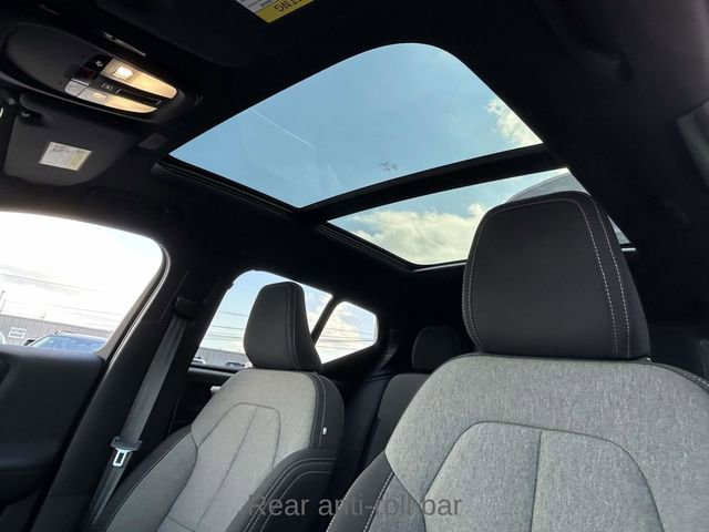 Used 2024 Volvo XC40 B5 Core image 15