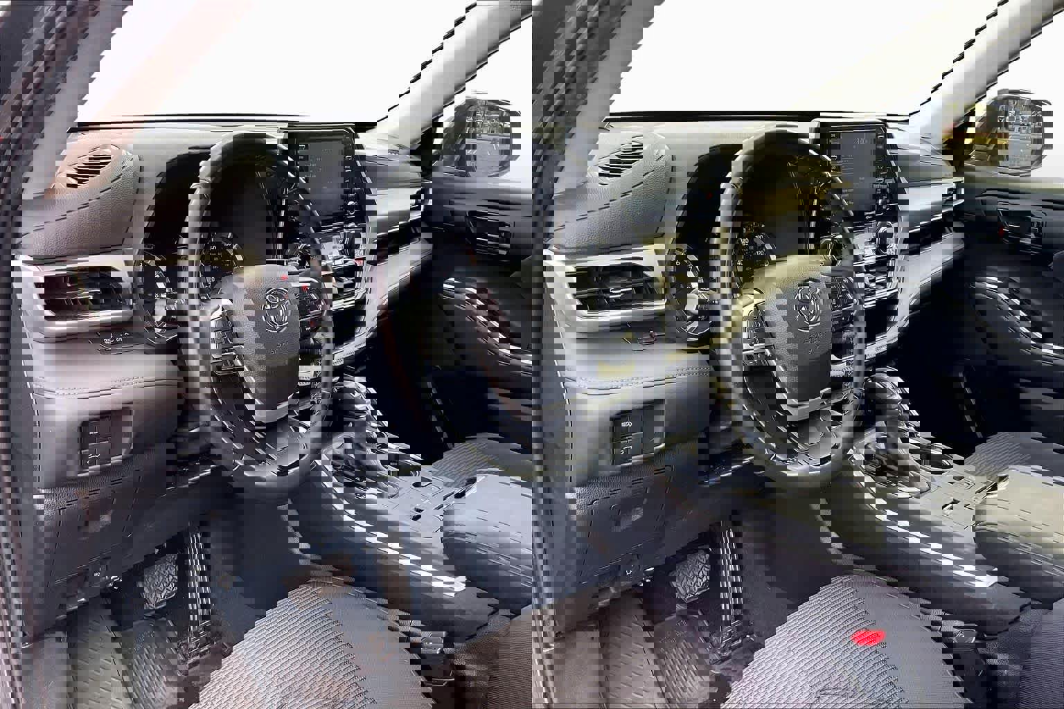 Used 2022 Toyota Highlander LE image 17