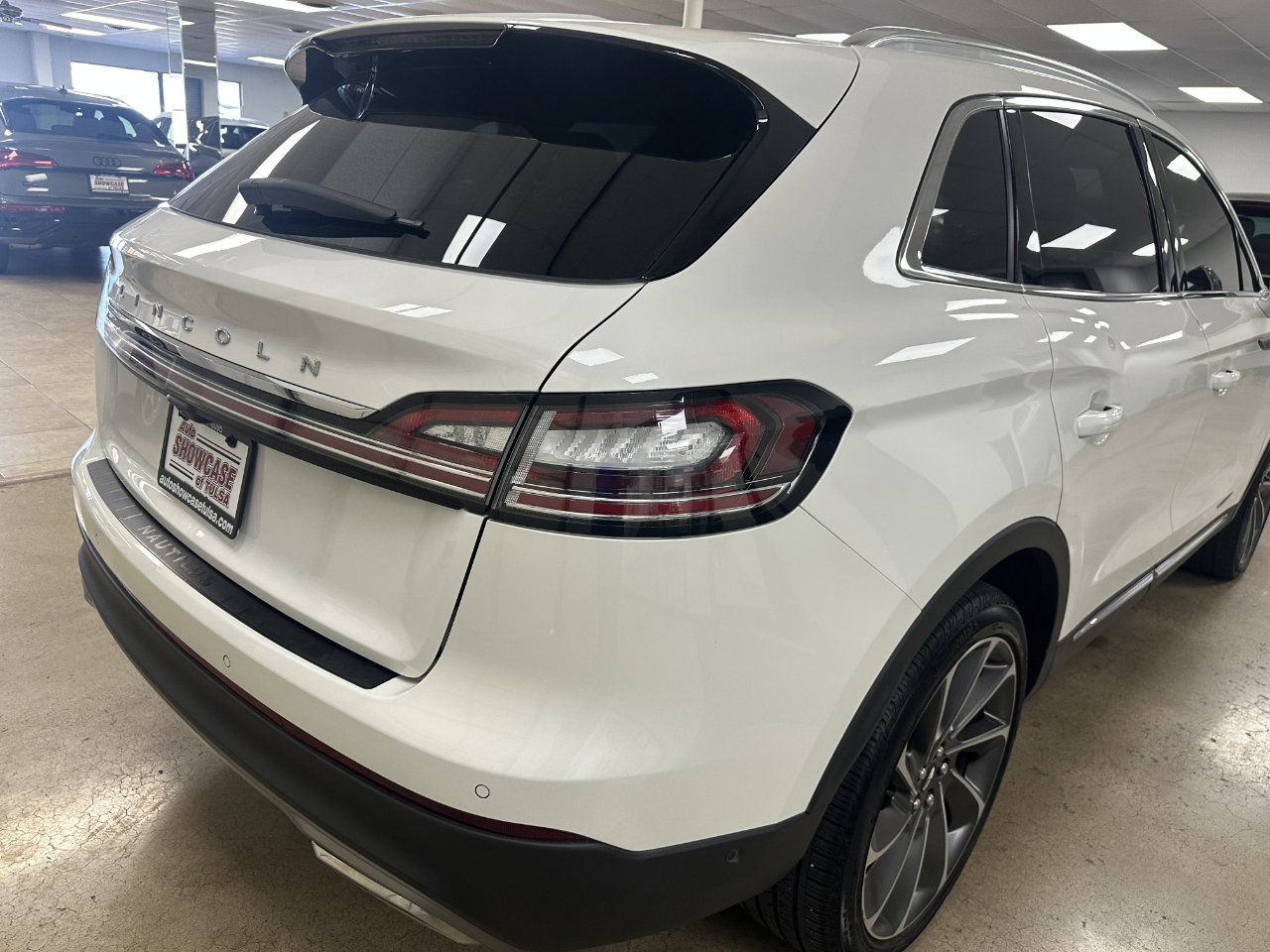 Used 2023 Lincoln Nautilus Reserve w/ Equipment Group 202A image 13