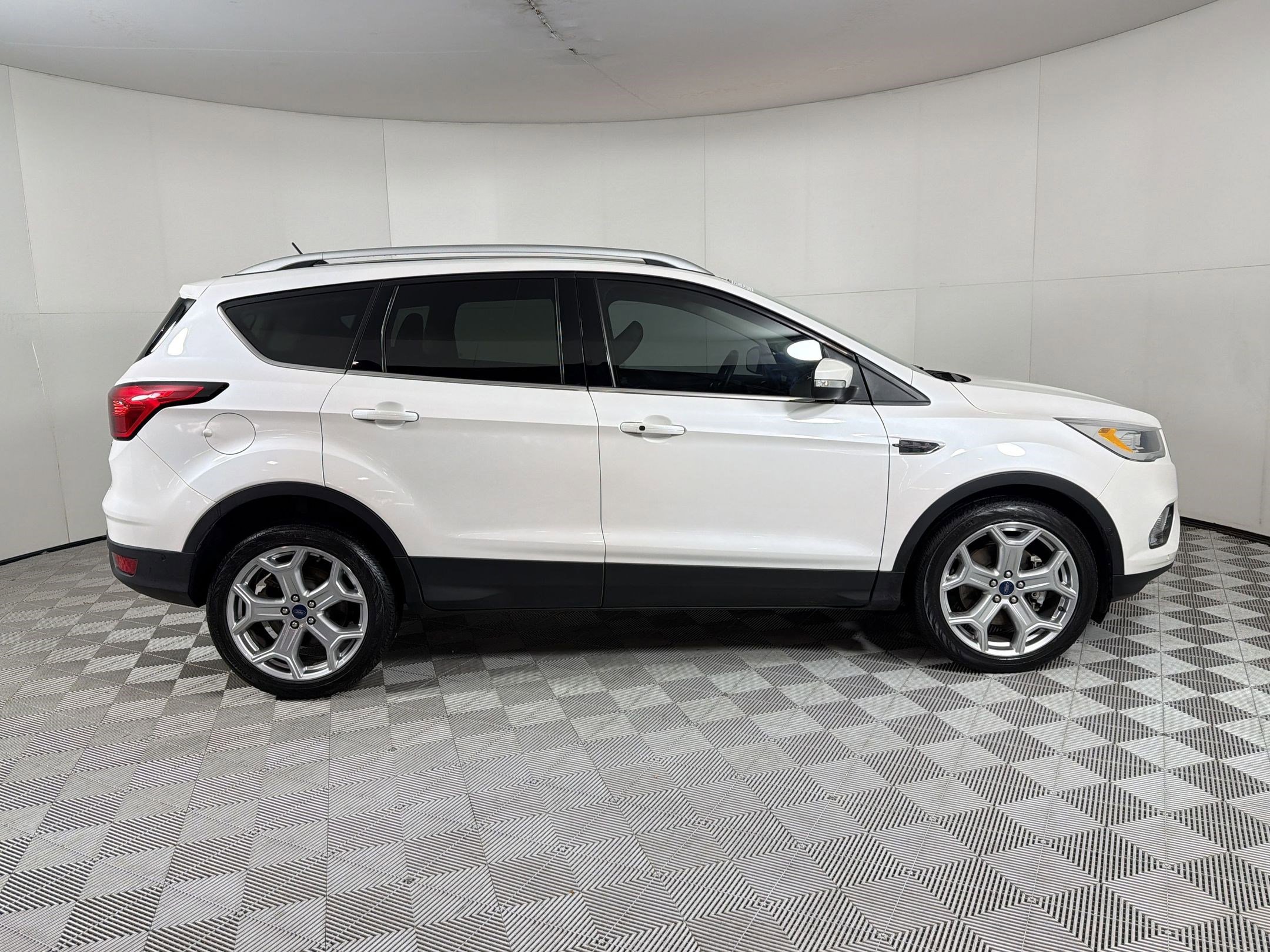 Used 2019 Ford Escape Titanium image 8
