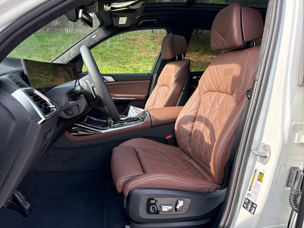 New 2026 BMW X7 xDrive40i w/ M Sport Package AWD/4WD image 10