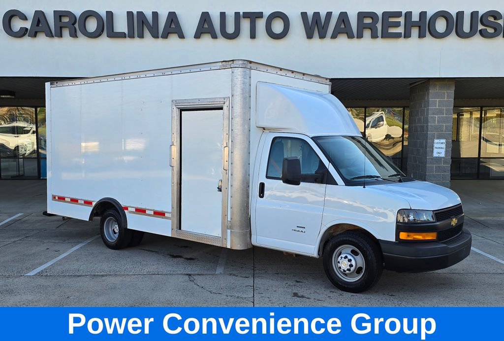 Used 2023 Chevrolet Express 4500 Extended w/ Power Convenience Package RWD image 2