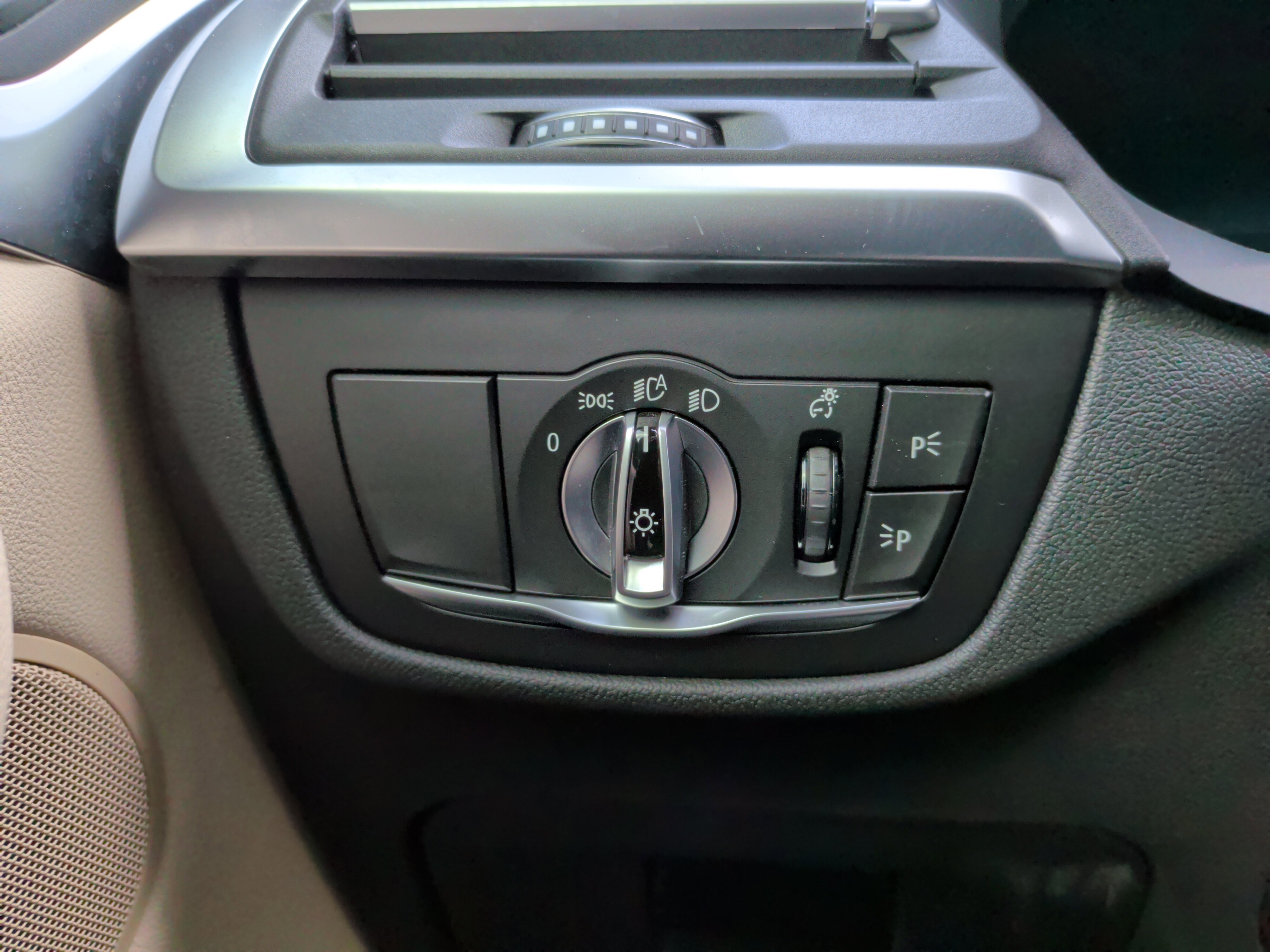 Used 2024 BMW X3 sDrive30i w/ Convenience Package image 24