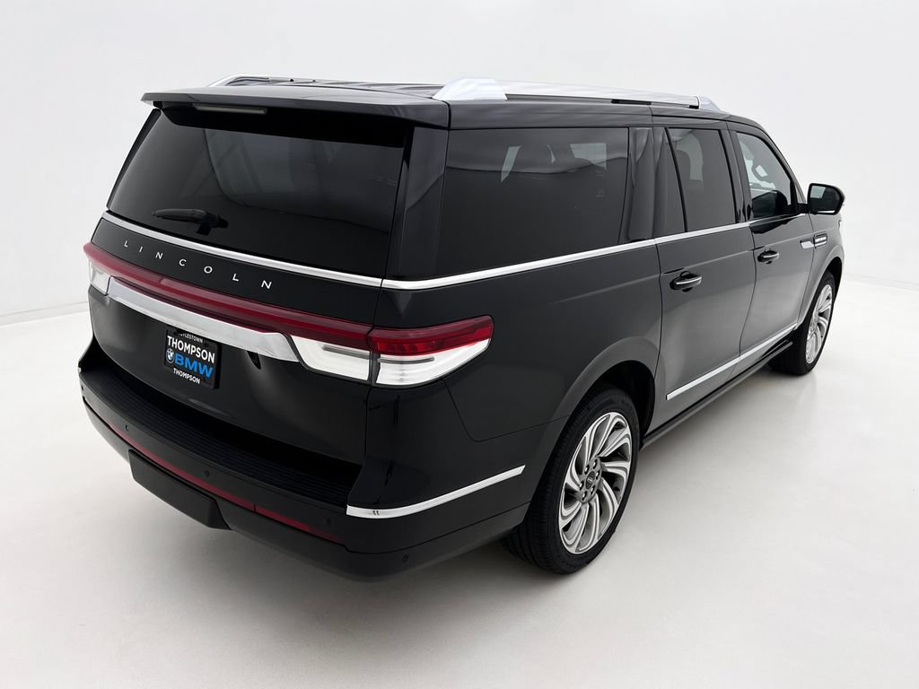 Used 2022 Lincoln Navigator L Reserve AWD/4WD image 7