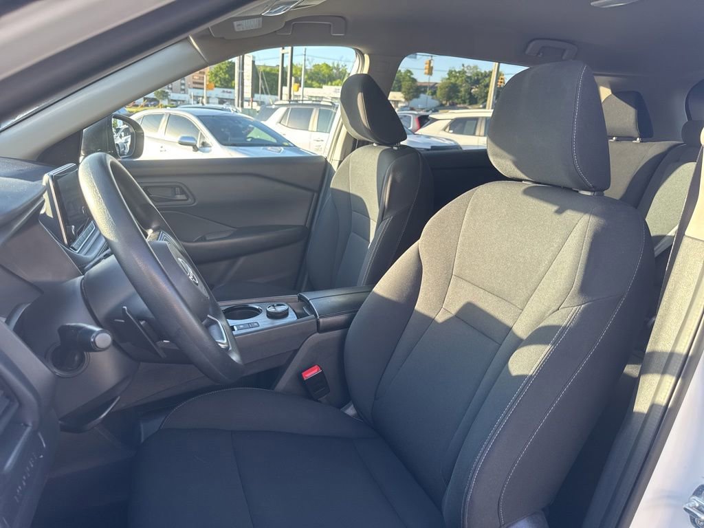 Used 2024 Nissan Rogue S AWD/4WD image 12