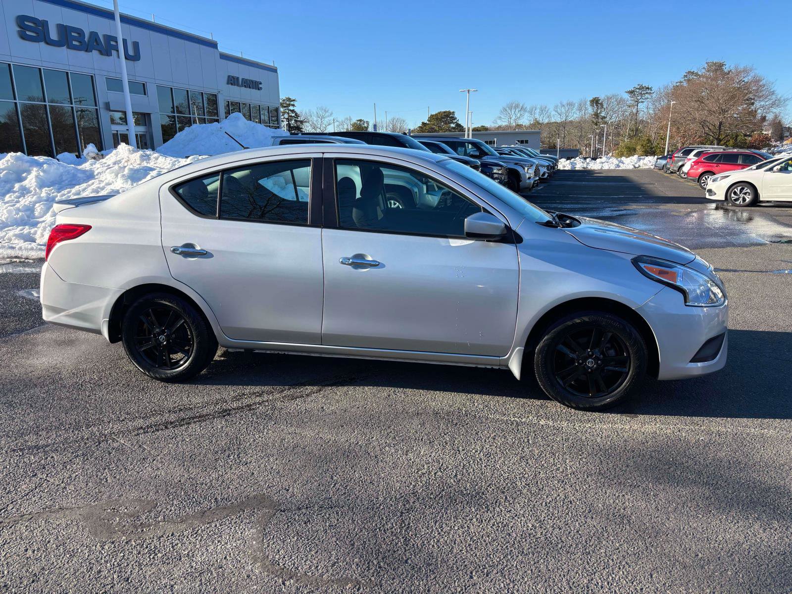 Used 2019 Nissan Versa SV image 2