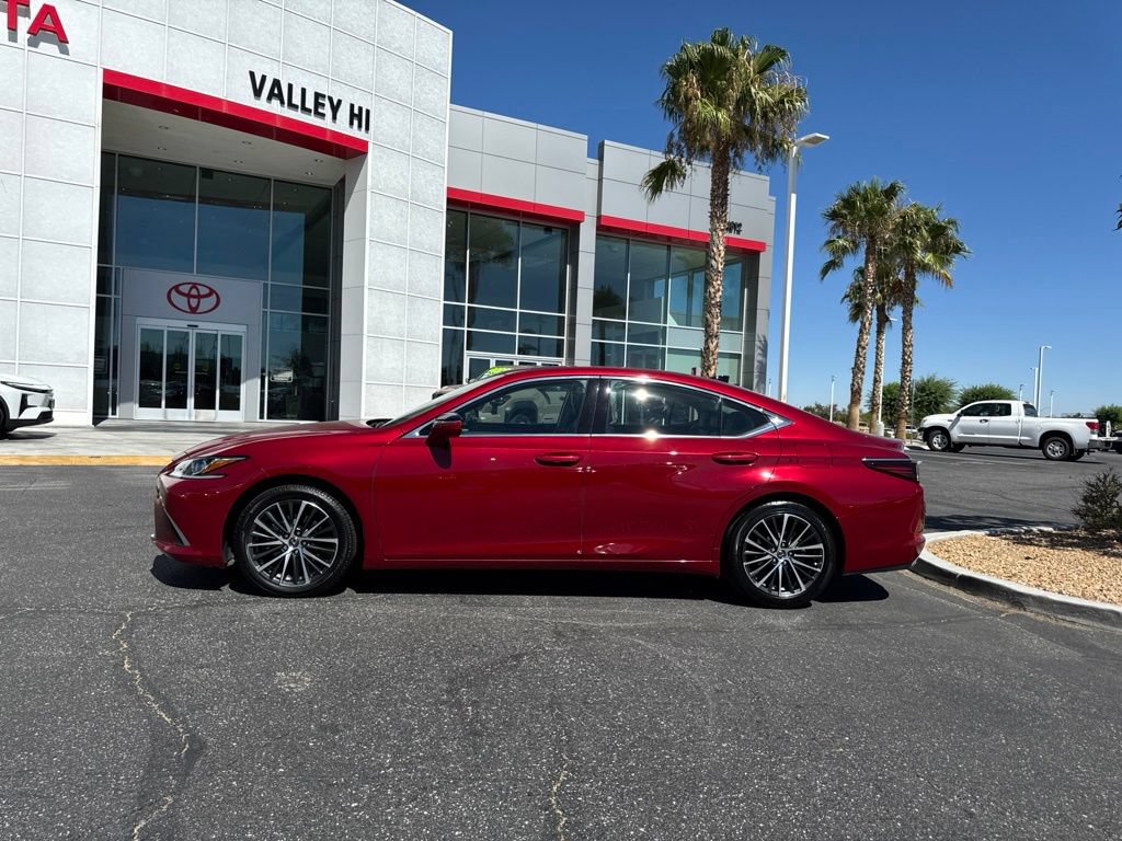 Used 2025 Lexus ES 350 w/ Premium Package FWD image 2