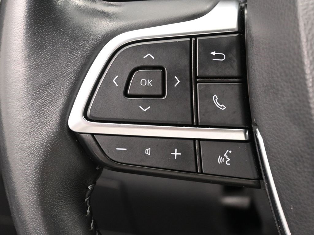 Used 2021 Toyota Highlander XLE image 17