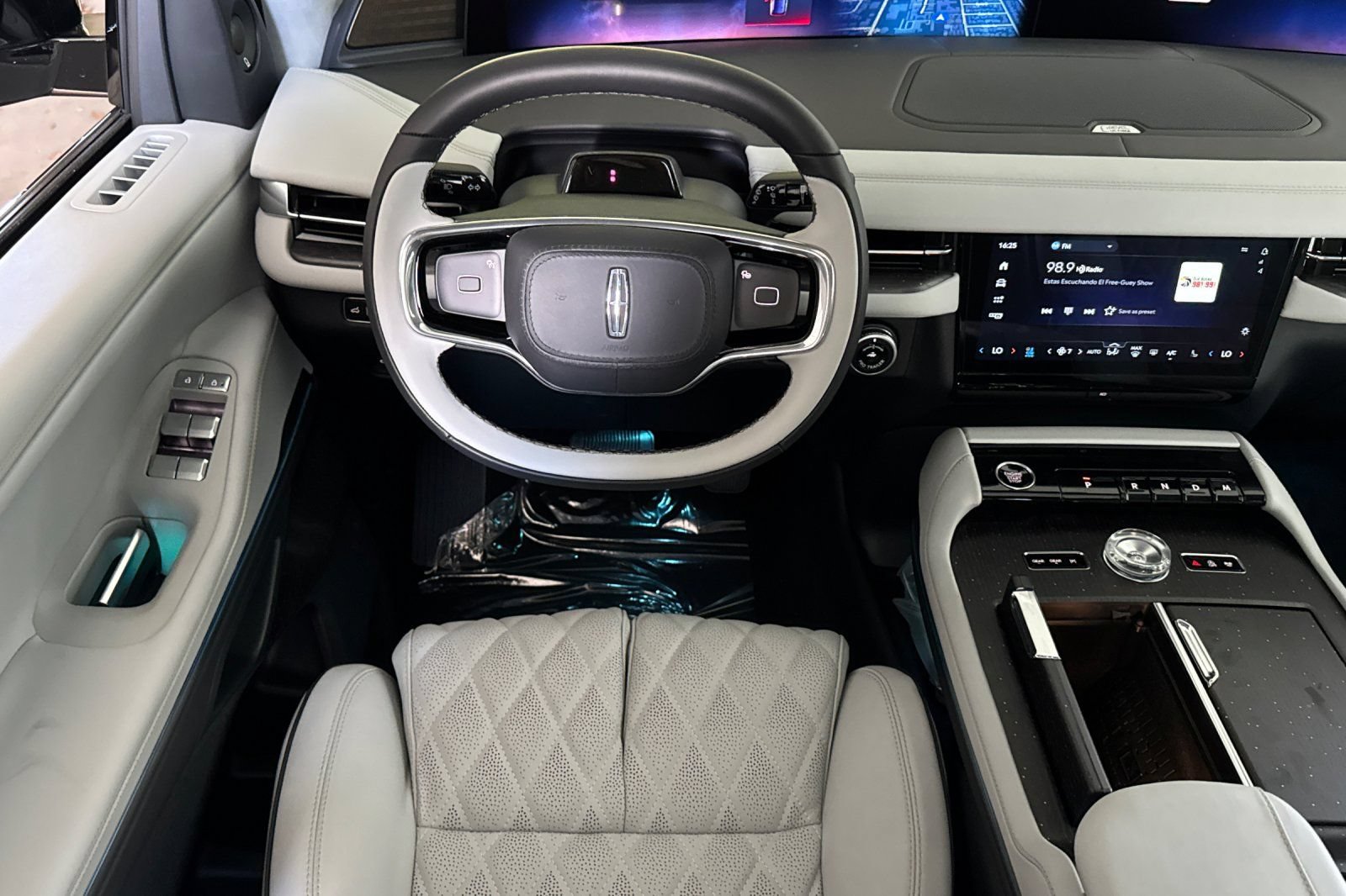 New 2026 Lincoln Navigator L Black Label AWD/4WD image 11