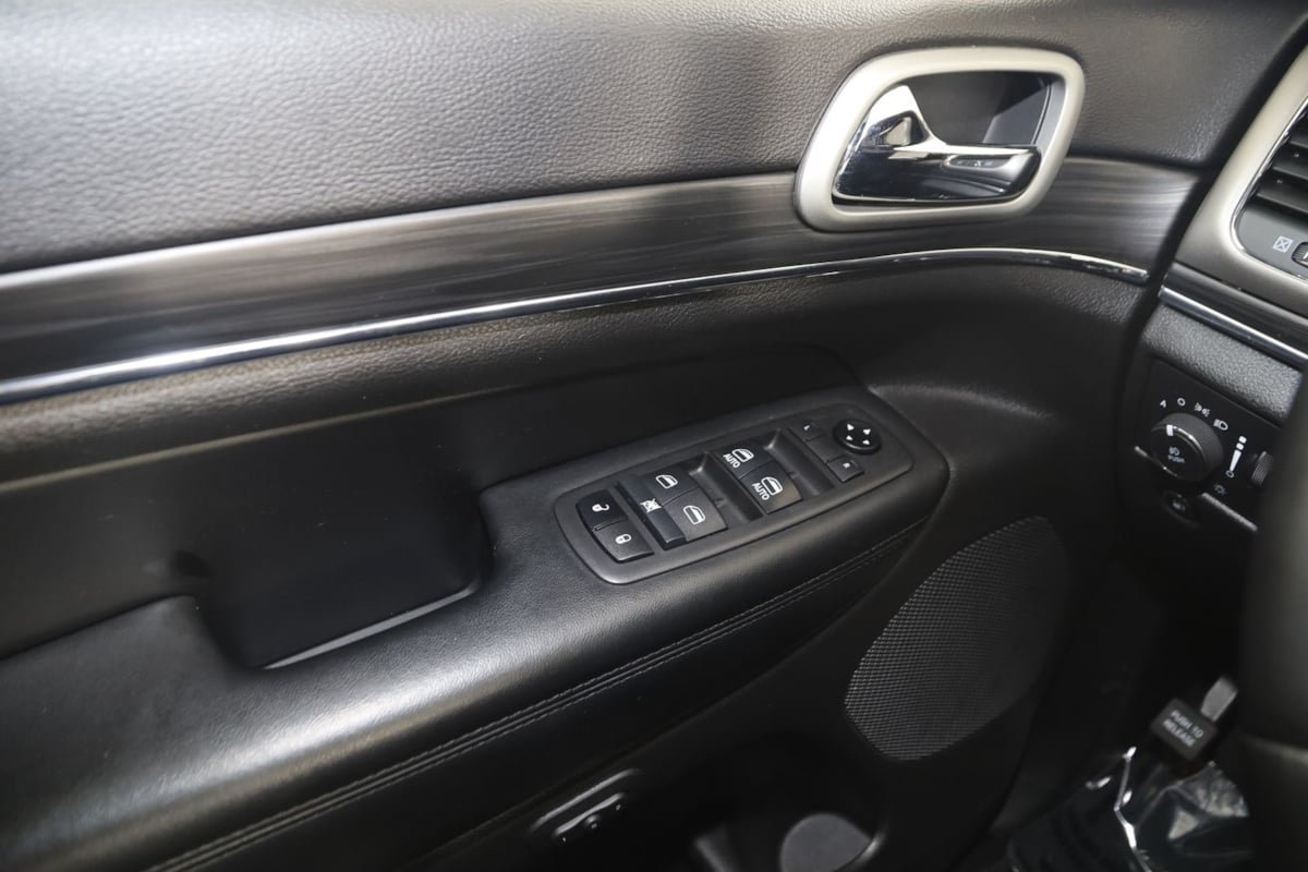 Used 2021 Jeep Grand Cherokee Limited AWD/4WD image 30