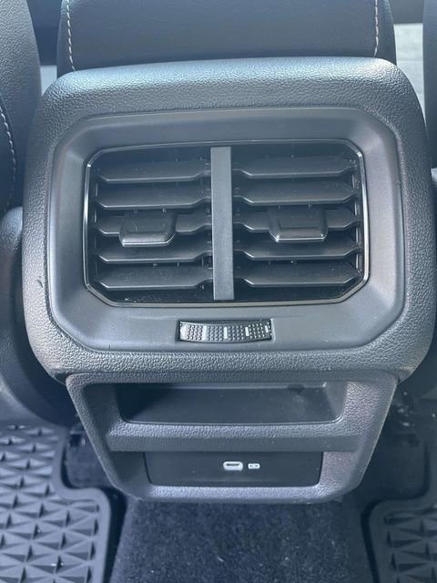Used 2022 Volkswagen Taos SE FWD image 11