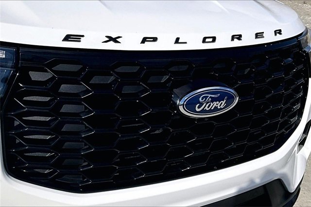 Used 2025 Ford Explorer ST-Line w/ ST-Line Street Pack image 31