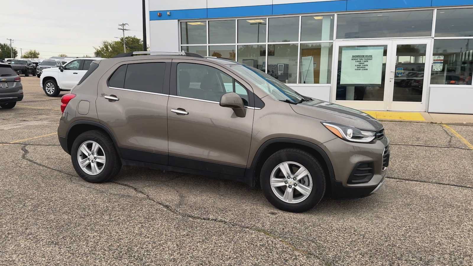 Certified 2020 Chevrolet Trax LT w/ LT Convenience Package FWD image 2