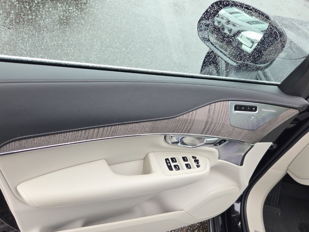 Certified 2023 Volvo XC90 B6 Ultimate w/ Lounge Package image 3