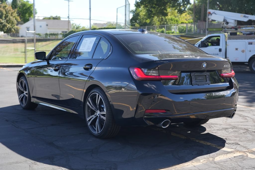 Used 2023 BMW 330i Sedan w/ Premium Package RWD image 3