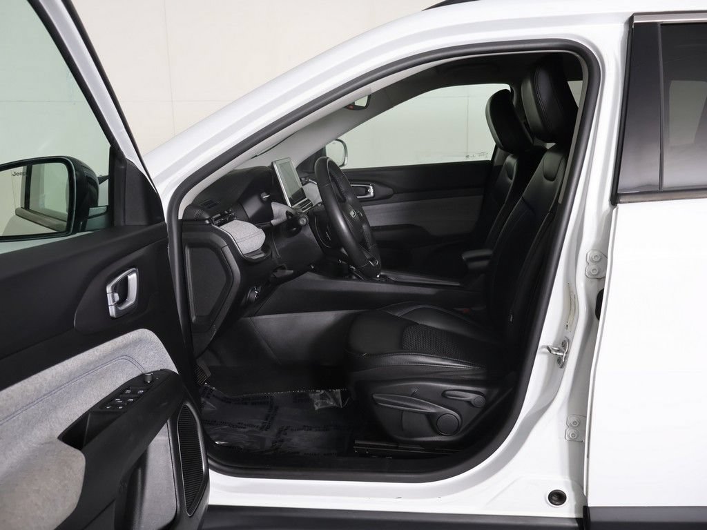 Used 2022 Jeep Compass Latitude AWD/4WD image 26