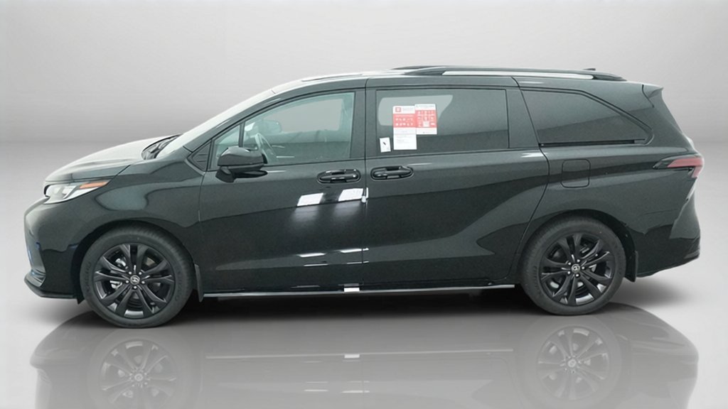 New 2026 Toyota Sienna XSE FWD image 2