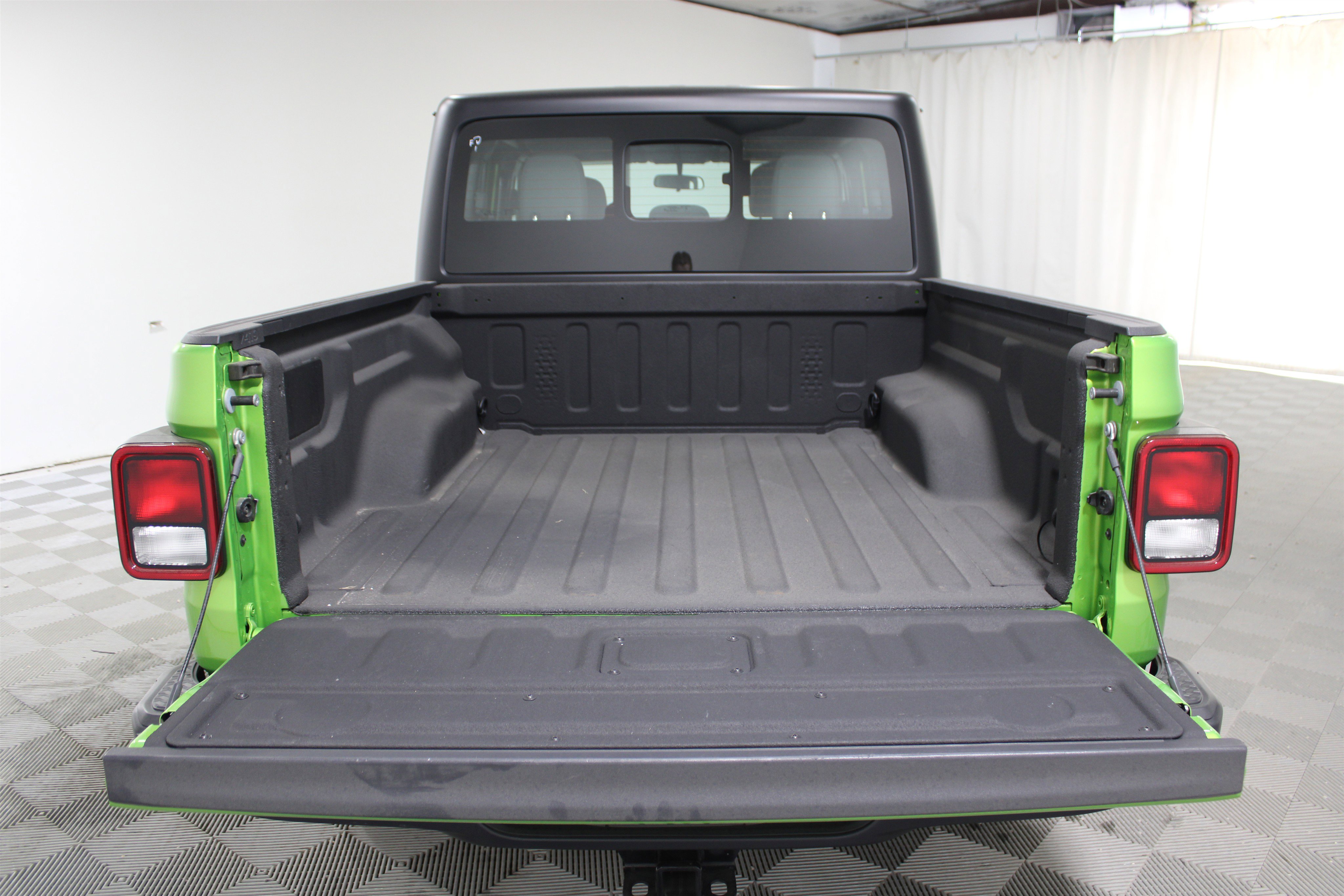 Used 2025 Jeep Gladiator Sport AWD/4WD image 21