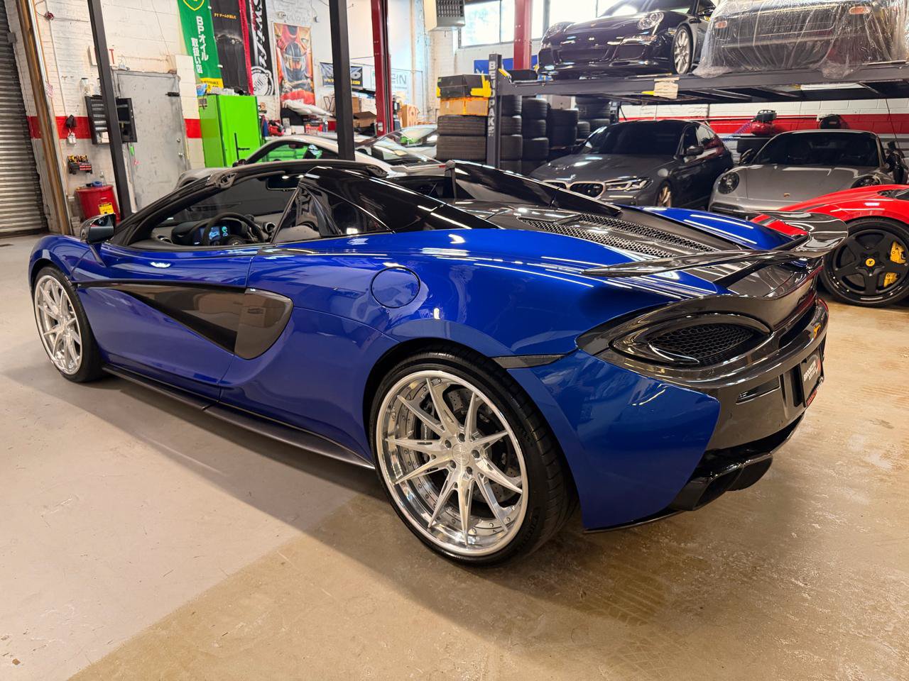 Used 2018 McLaren 570S Spider RWD image 9