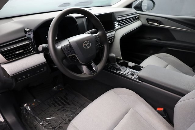 Used 2025 Toyota Camry LE image 10