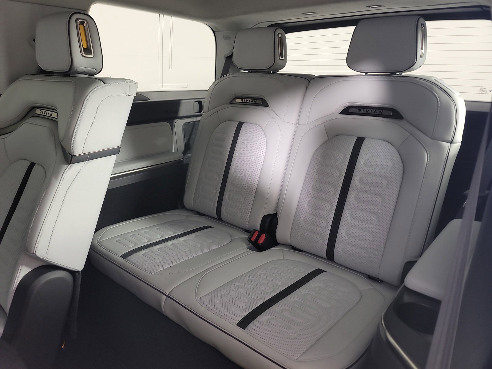 Used 2024 Rivian R1S Adventure image 22