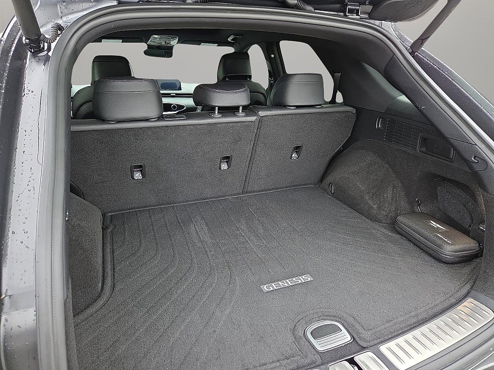 Used 2024 Genesis GV70 3.5T Sport image 9