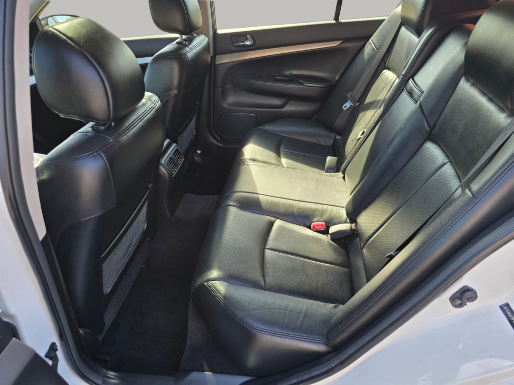 Used 2015 INFINITI Q40 w/ Moonroof Package RWD image 23